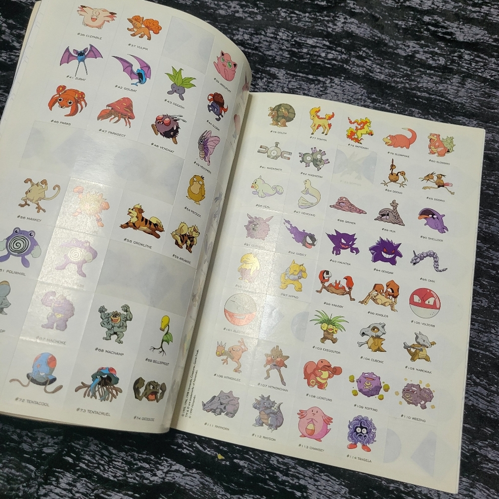 Pokemon Books - Picture 4 of 9